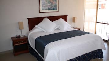 Classic Room | Hypo-allergenic bedding, minibar, in-room safe, blackout drapes