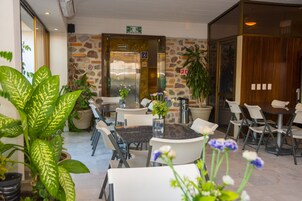 Free daily full breakfast