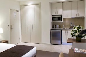 Studio | Bếp riêng | Tủ lạnh, lò vi sóng, bếp nấu, dụng cụ pha cà phê/trà 