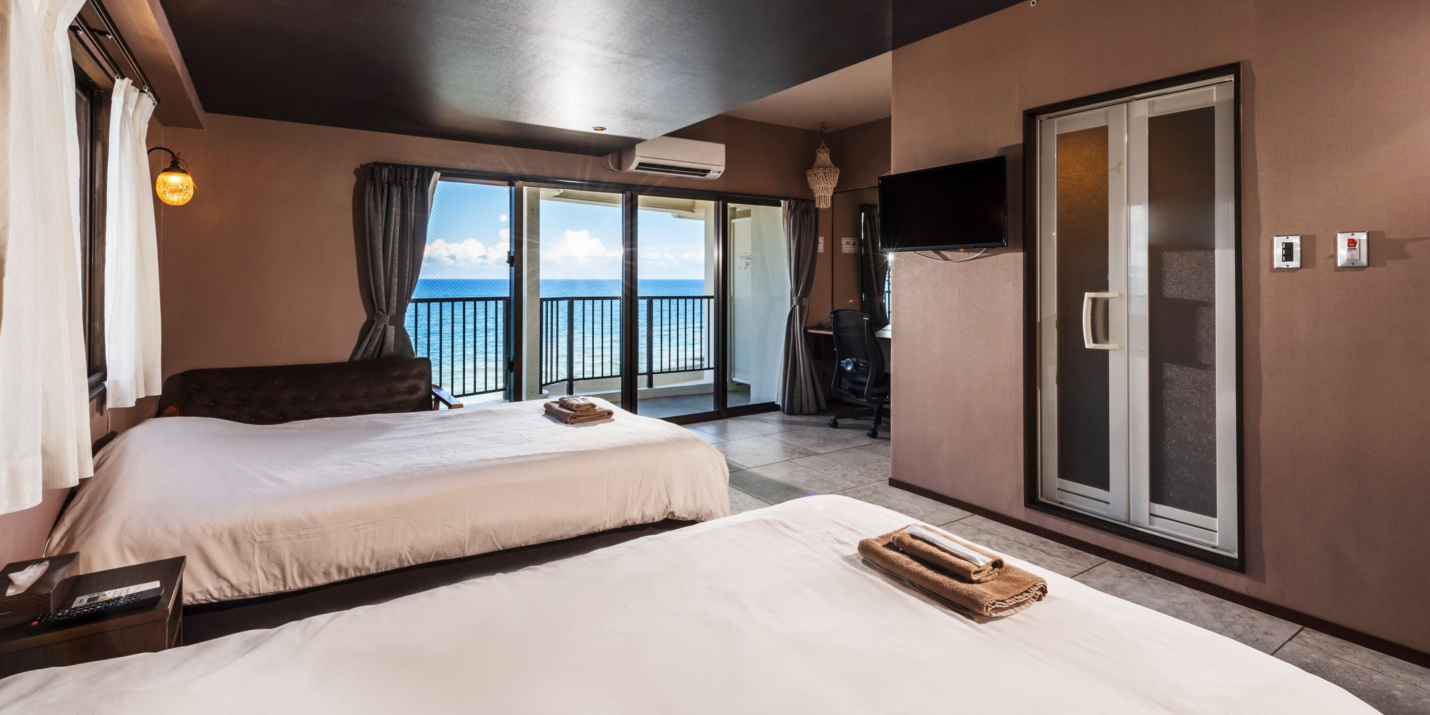 Twin Room, Sea View | Desk, free WiFi