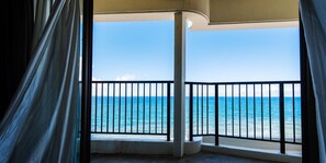 Twin Room, Sea View | Desk, free WiFi - Hotel Sunset American (Chatan)