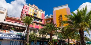 Shopping mall - Hotel Sunset American (Chatan)