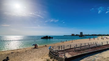 Una playa cerca