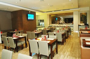 Restaurant - Cemara Hotel (Jakarta)