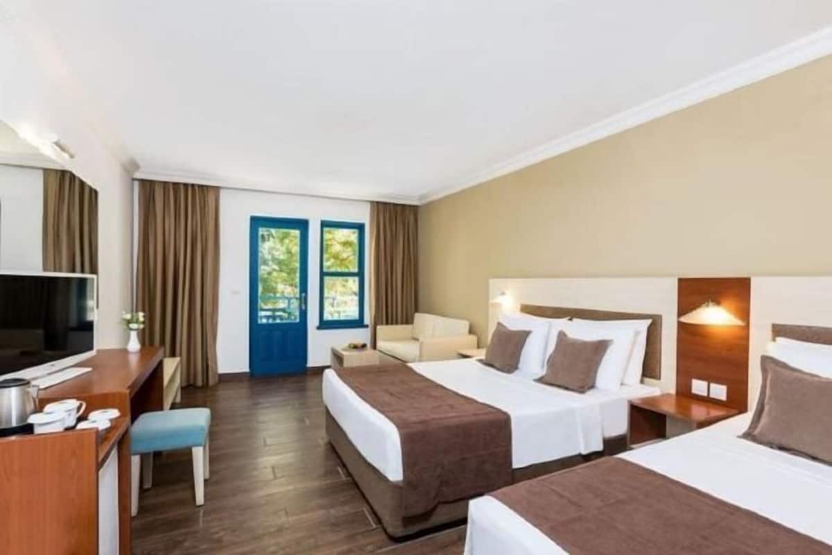 Minibar, in-room safe, blackout drapes, soundproofing