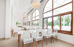 4 restaurants, spécialités Cuisine à base de fruits de mer