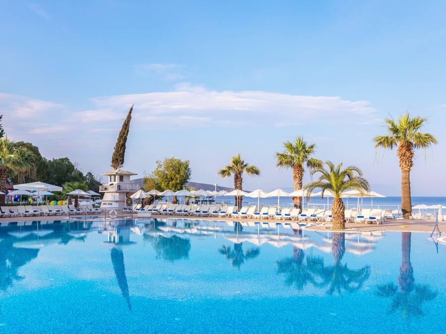 Indoor pool, 2 outdoor pools, pool umbrellas, pool loungers