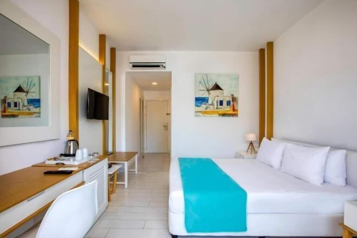 Minibar, in-room safe, blackout drapes, soundproofing