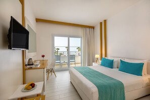 Minibar, in-room safe, blackout curtains, soundproofing - Labranda TMT Bodrum - All Inclusive (Bodrum)
