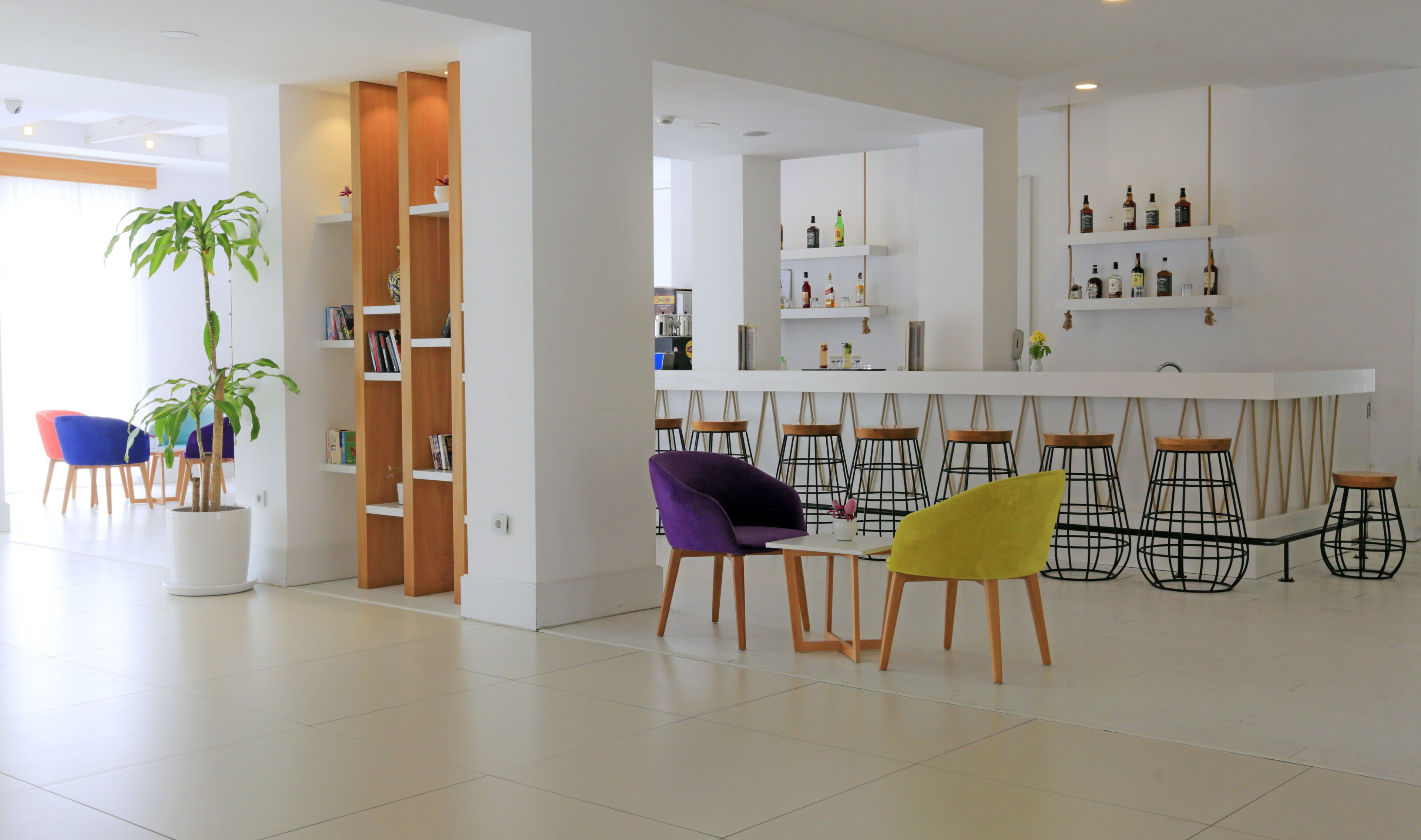 Lobby-lounge
