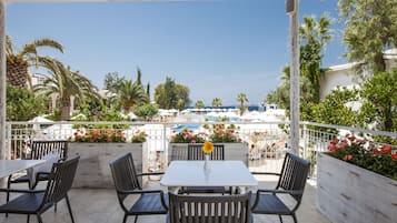 4 restaurants, spécialités Cuisine à base de fruits de mer