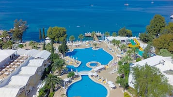 Indoor pool, 2 outdoor pools, pool umbrellas, pool loungers