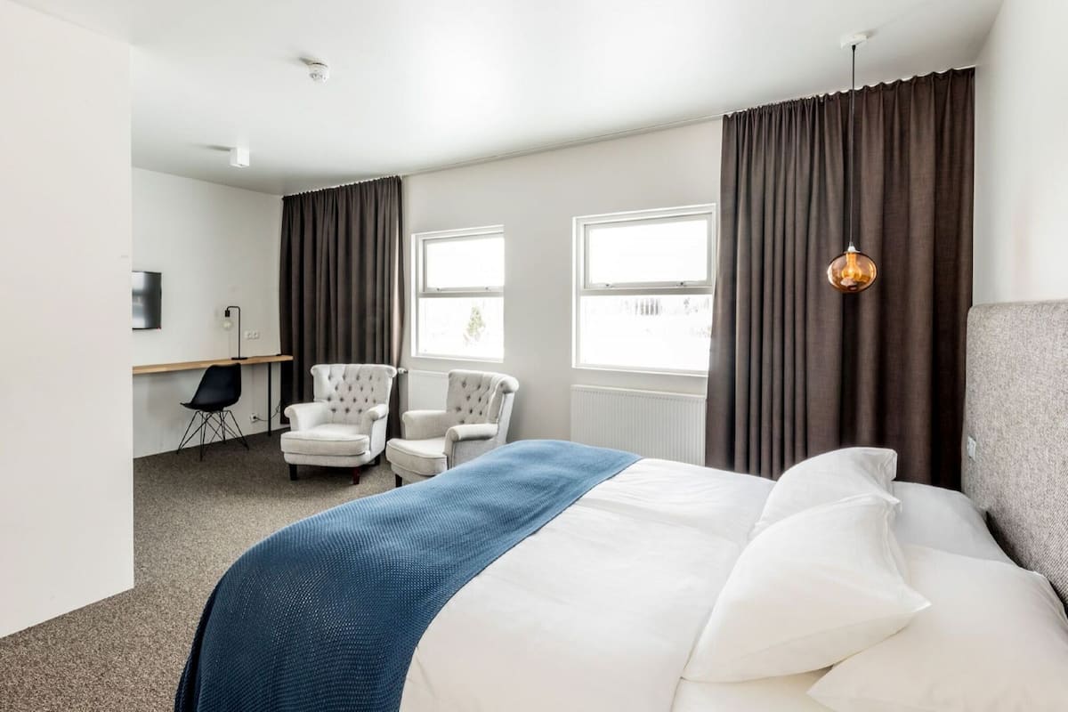 standard double room | hypo-allergenic bedding, desk, blackout curtains, rollaway beds