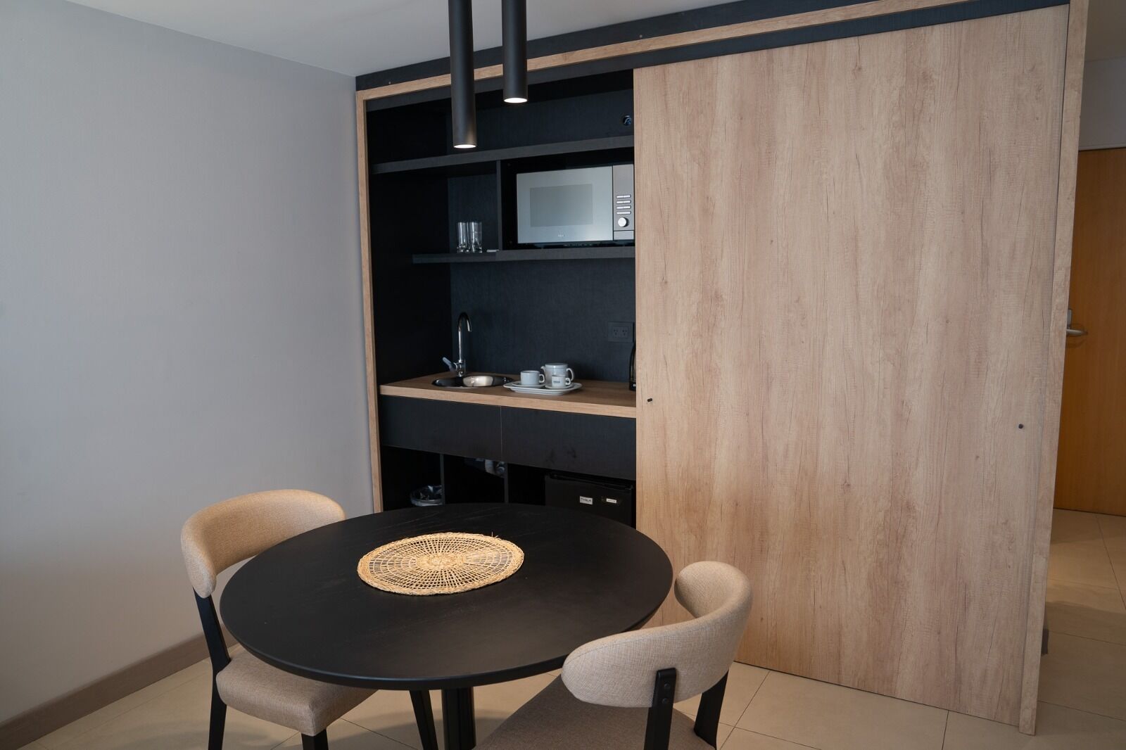 1 bedroom, premium bedding, down duvets, minibar