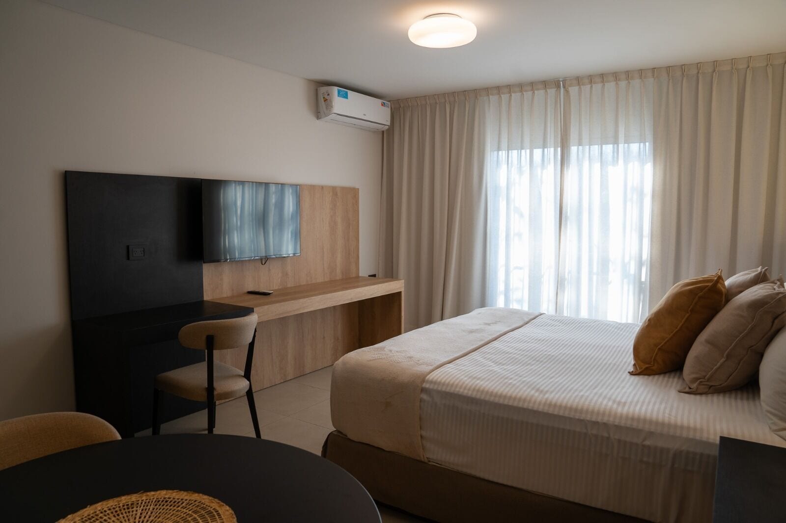 1 bedroom, premium bedding, down duvets, minibar