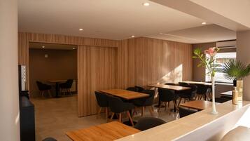 Café da manhã self-service grátis todos os dias