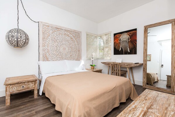 Decoración personalizada, muebles diferentes y escritorio 