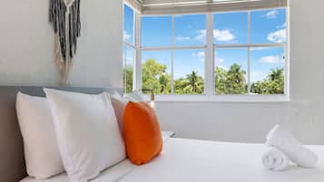 Superior Room, 1 Queen Bed, Kitchenette | Individually decorated, individually furnished, desk, laptop workspace