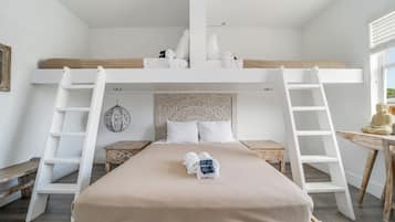 Chambre Familiale, plusieurs lits, coin cuisine | Décoration personnalisée, ameublement personnalisé, bureau