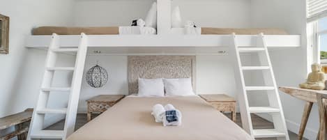 Chambre Familiale, plusieurs lits, coin cuisine