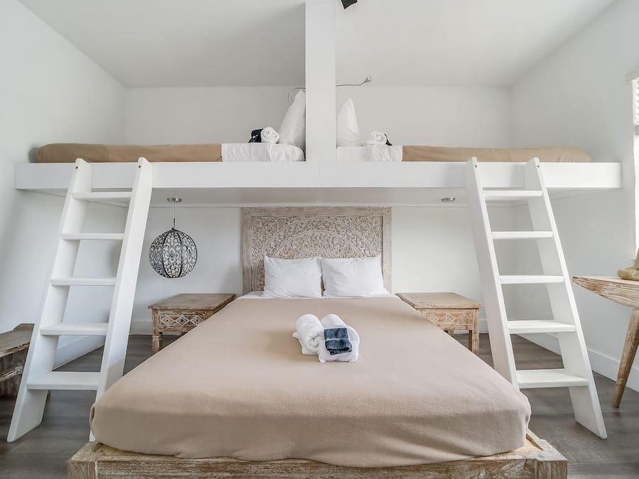 Habitación familiar, varias camas, cocina básica | Decoración individual, mobiliario individual, escritorio