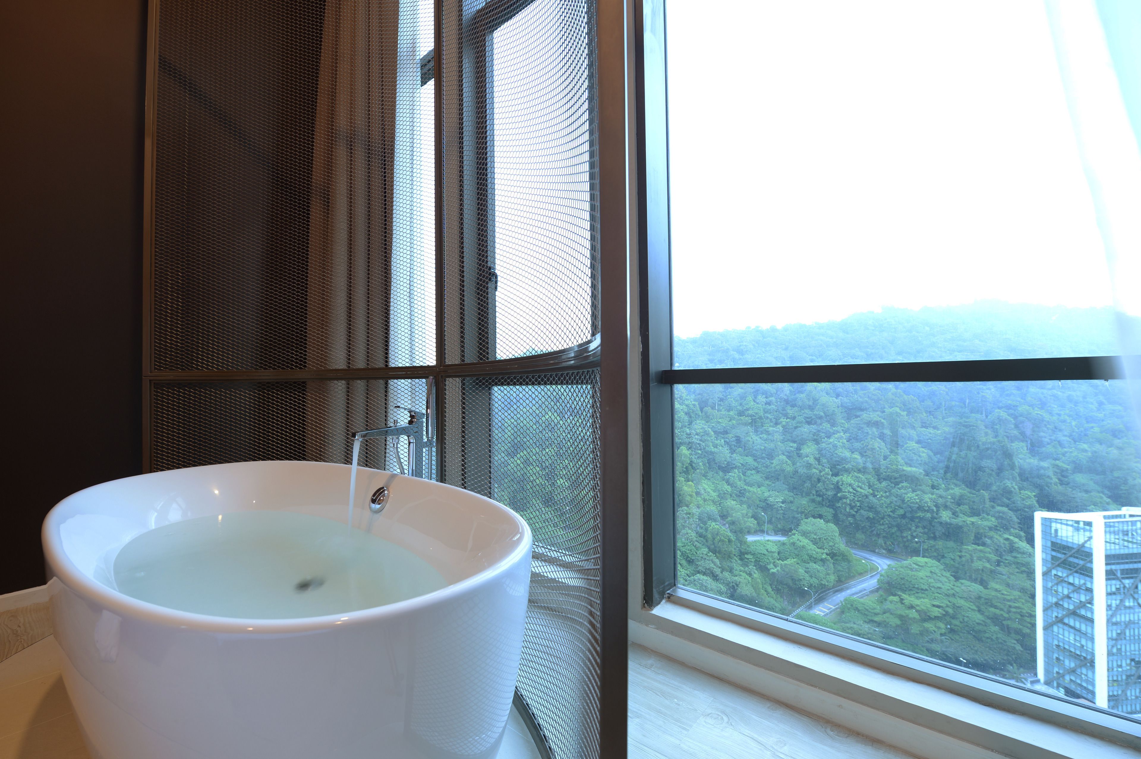 premier suite | deep-soaking bathtub
