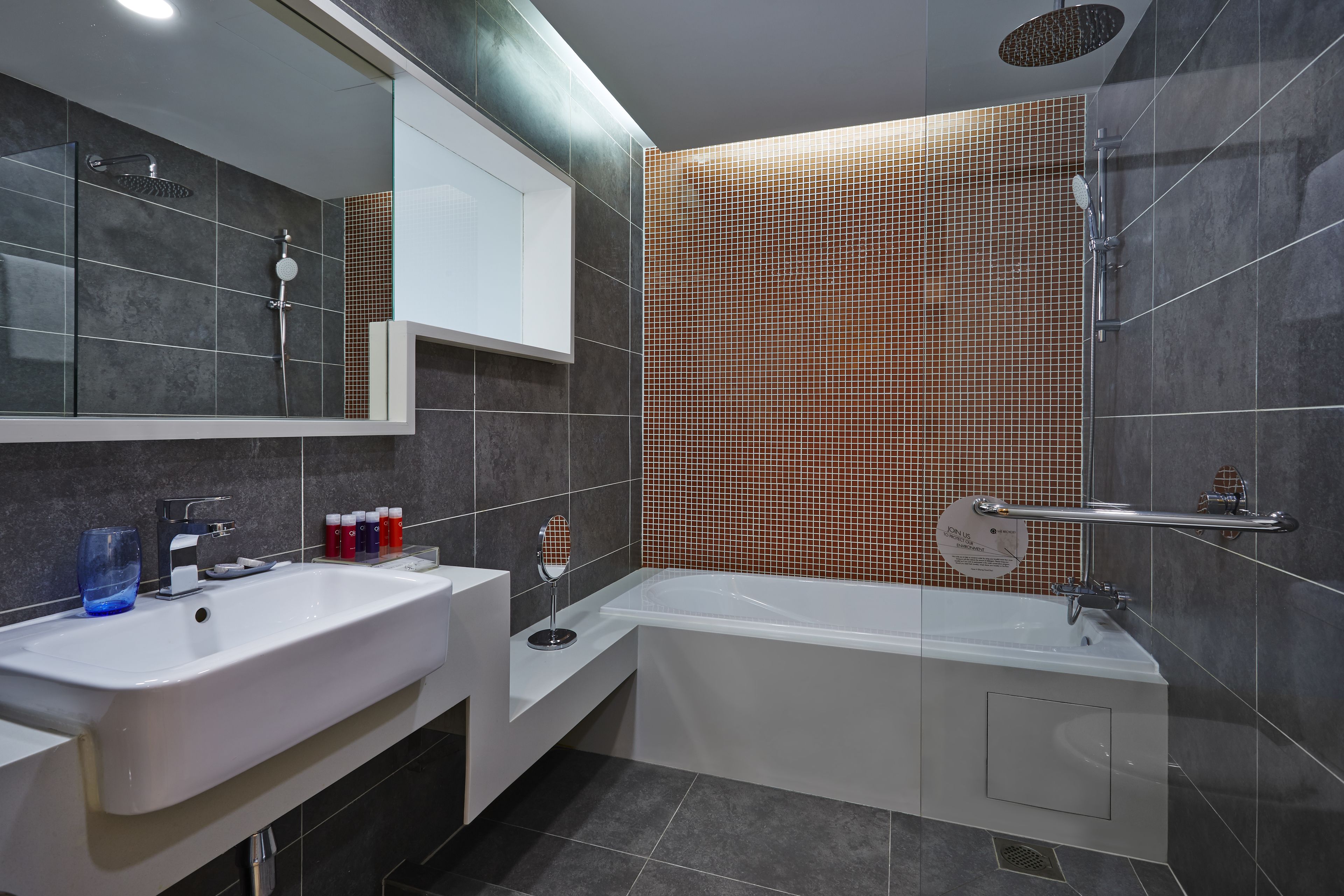 junior suite | bathroom | free toiletries, hair dryer, bathrobes, slippers