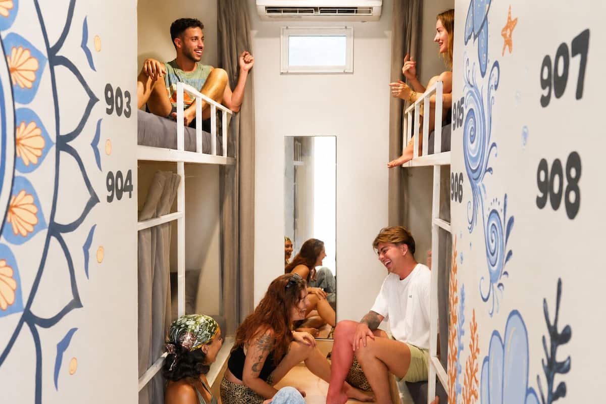 Mixed Dorm 8 Beds | In-room safe, WiFi (free), bed sheets