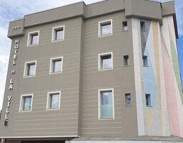 Minibar, in-room safe, desk, bed sheets