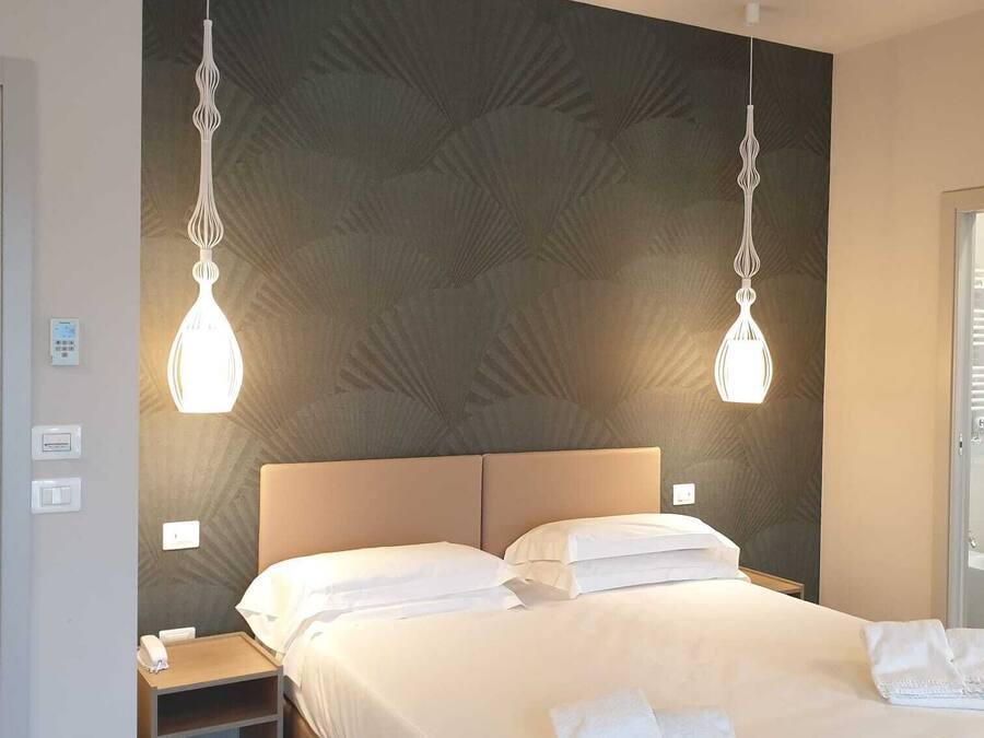 Minibar, in-room safe, desk, bed sheets