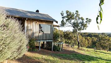 Honeybee Cottage (No Children Allowed)