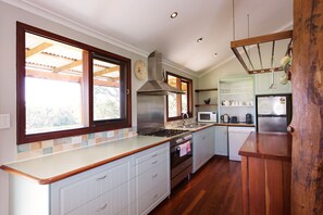 Casa de campo superior | Cozinha privada | Geladeira, micro-ondas, lava-louças, máquina de café expresso