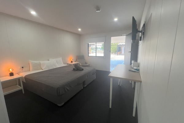 Double Room | Desk, free WiFi, bed sheets