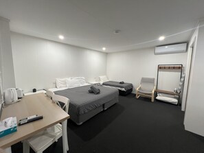 Three Share (One Double and One Single Beds) | Escritorio, wifi gratis, ropa de cama