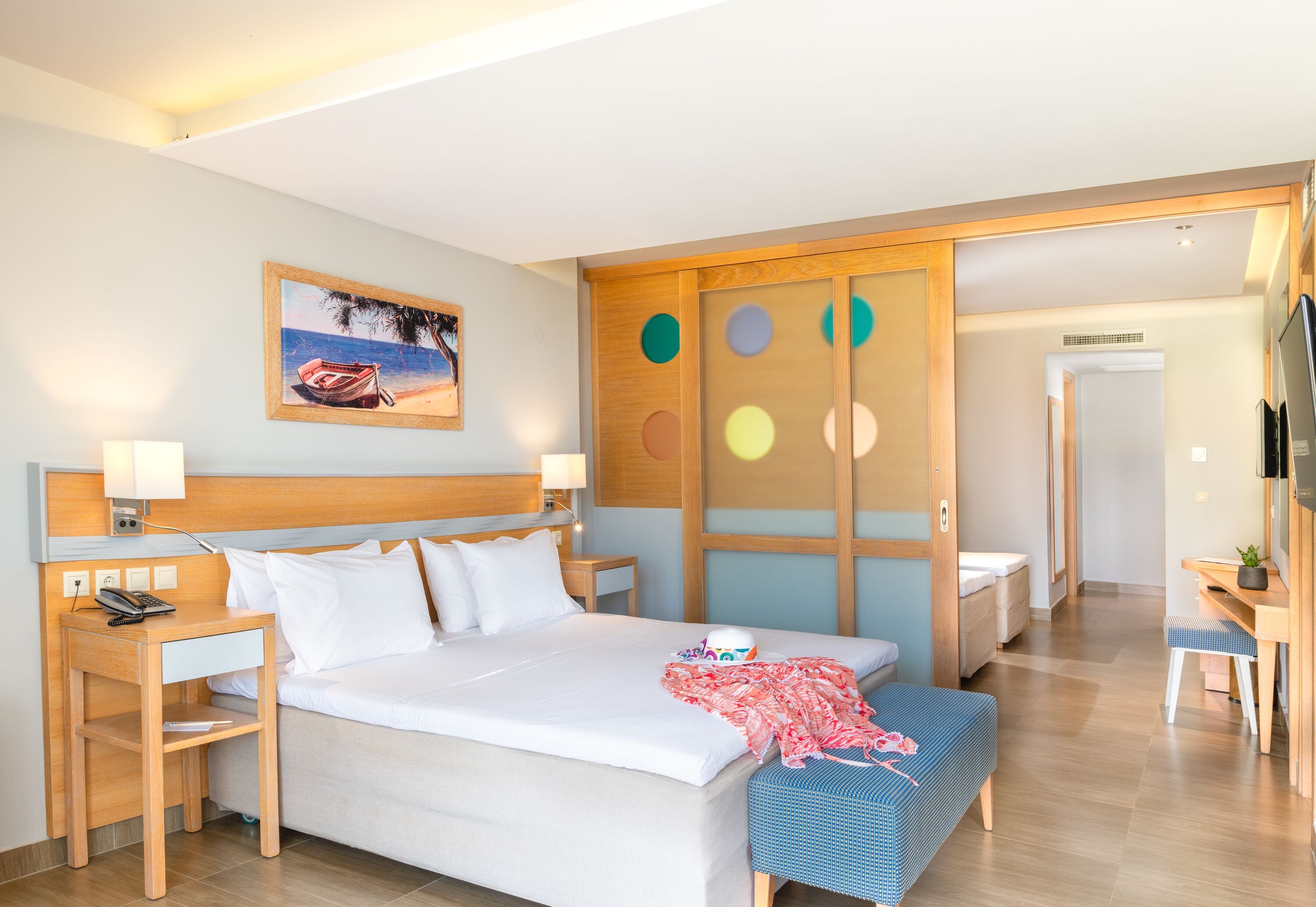 Habitación superior, 2 habitaciones, vista al jardín | Caja de seguridad en la habitación, insonorización y cunas gratuitas 