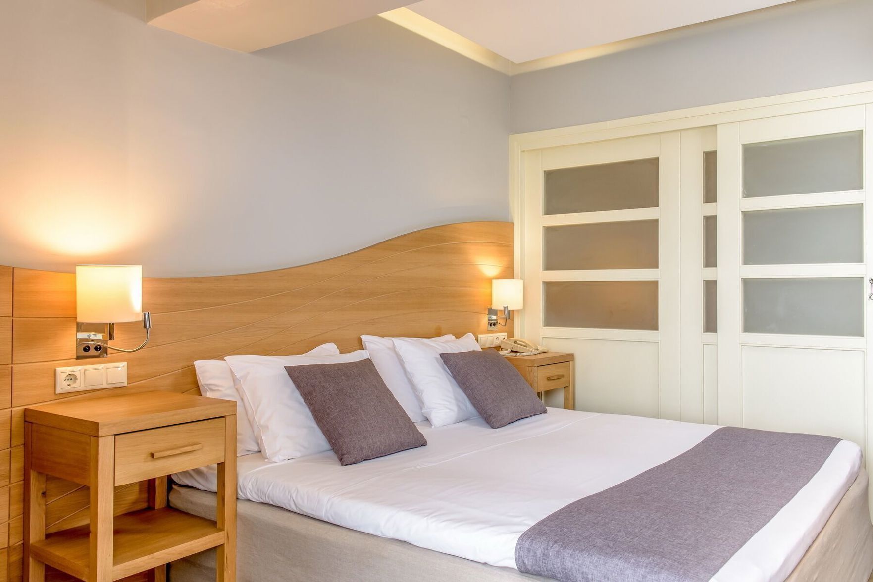 Een kluis op de kamer, geluiddichte muren, gratis babybedden