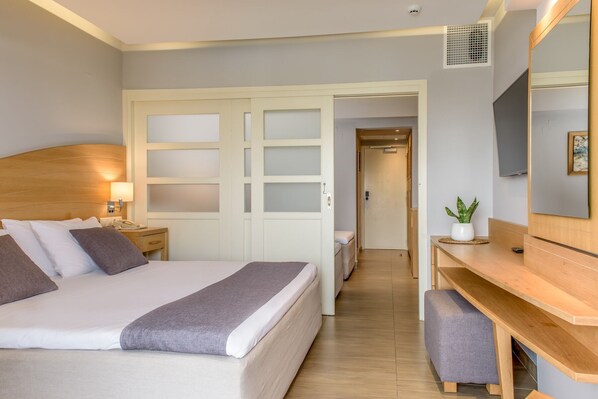 Family Room, Sea View | In-room safe, soundproofing, free cribs/infant beds, free WiFi - Lyttos Beach - All Inclusive (Hersonissos)
