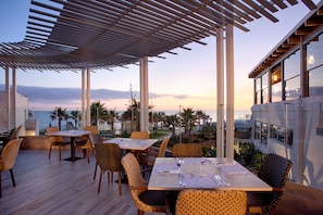 4 restaurants; breakfast, lunch, and dinner served - Lyttos Beach - All Inclusive (Hersonissos)