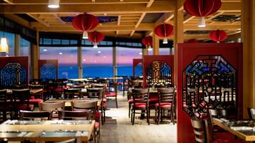 4 restaurants, breakfast served