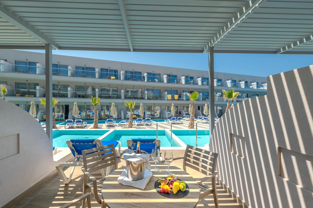 Family Room, 2 Bedrooms, Private Pool, Garden View | 1 bedroom, in-room safe, soundproofing, free WiFi