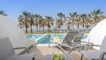 Junior-Suite, eigener Pool, Meerseite | Strand-/Meerblick