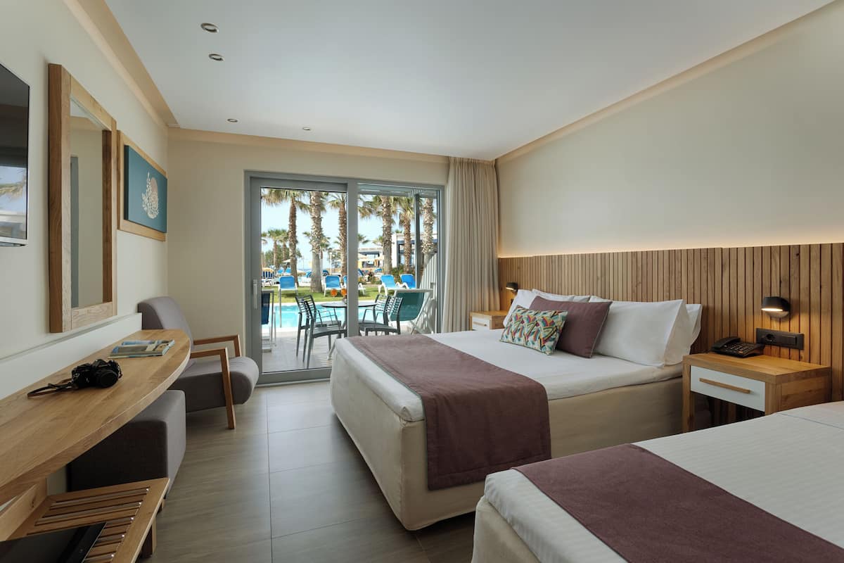 Suite, Pool Access, Sea View | In-room safe, soundproofing, free cribs/infant beds, free WiFi