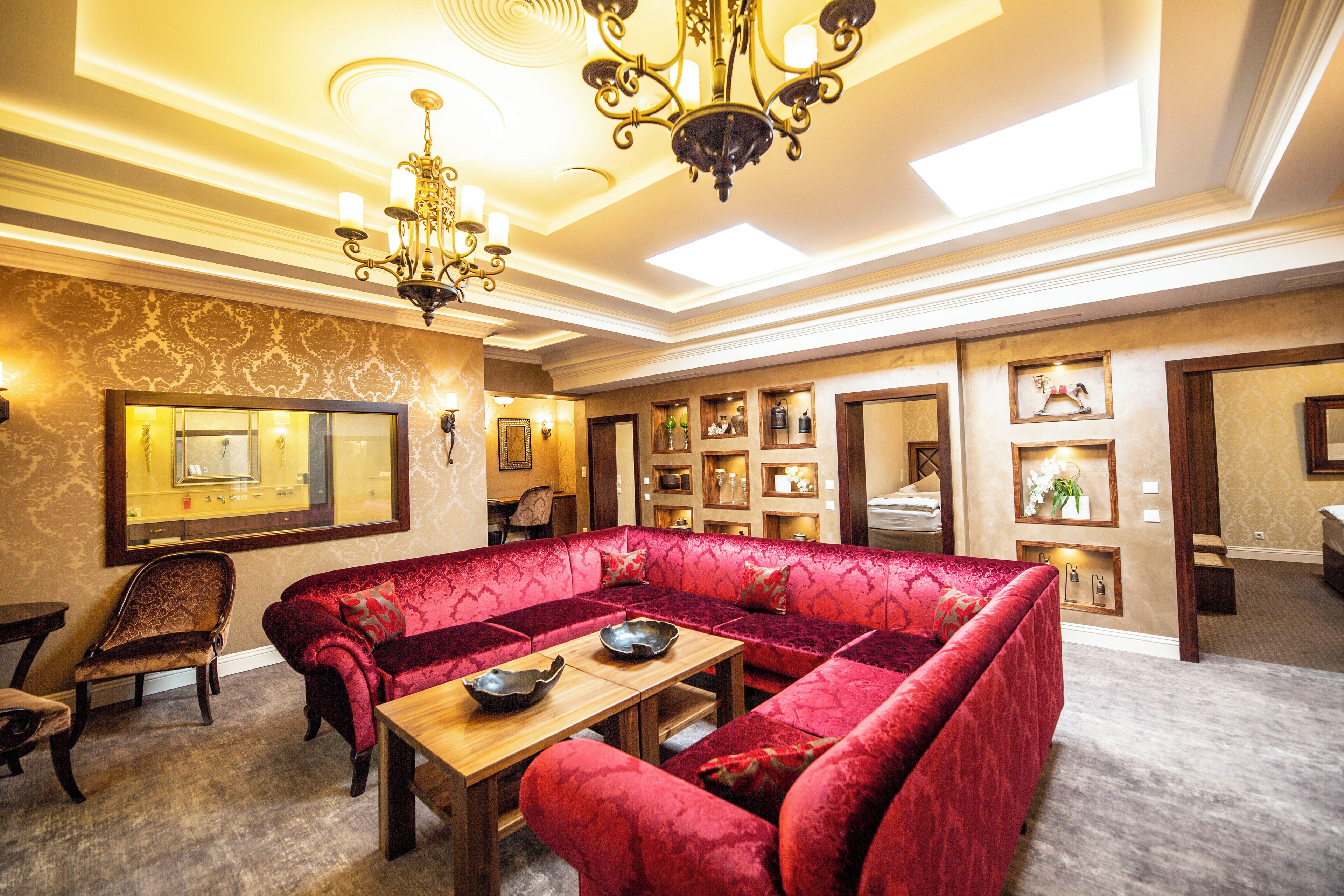 Deluxe Room | Living area | 104-cm flat-screen TV with satellite channels, TV