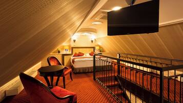 Romantic Apartment | 1 bedroom, hypo-allergenic bedding, Select Comfort beds, minibar