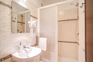 City Double Room | Bathroom | Shower, hair dryer, towels