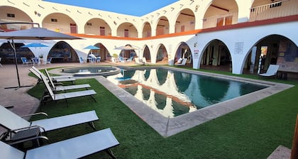Hotel Hacienda Bugambilias La Paz & Centro de Convenciones