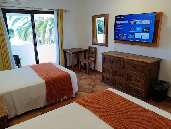 Chambre Deluxe double, 2 lits doubles, vue sur la ville, dans la tour | Ameublement unique, rideaux dâobscurcissement, accĂšs au Wi-Fi (inclus)