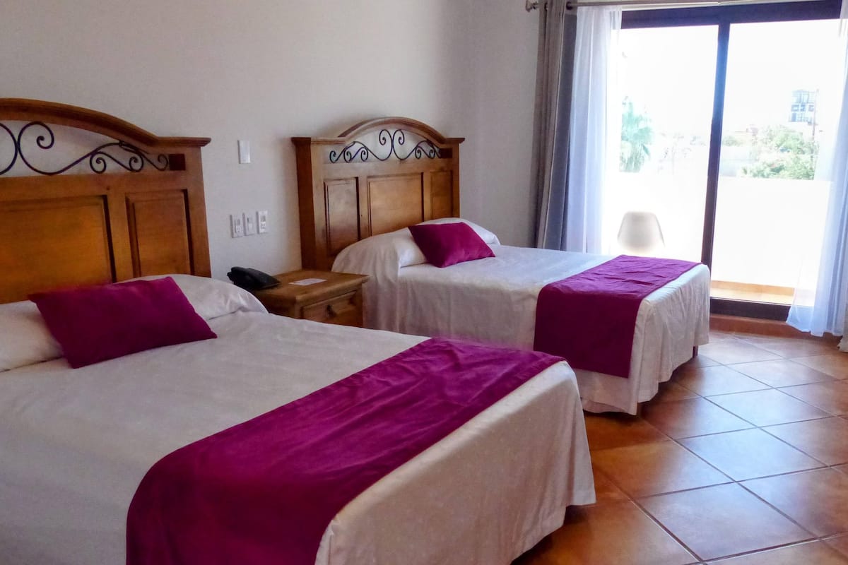 Habitación Deluxe doble | Minibar, mobiliario individual, cortinas opacas y wifi gratis