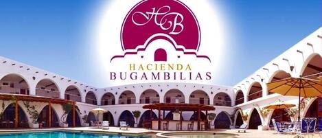 Outdoor pool, pool loungers