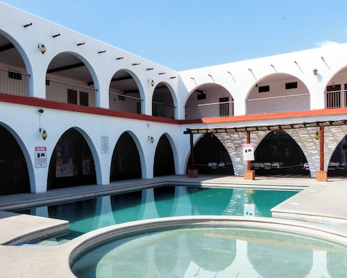 Hotel Hacienda Bugambilias La Paz & Centro de Convenciones